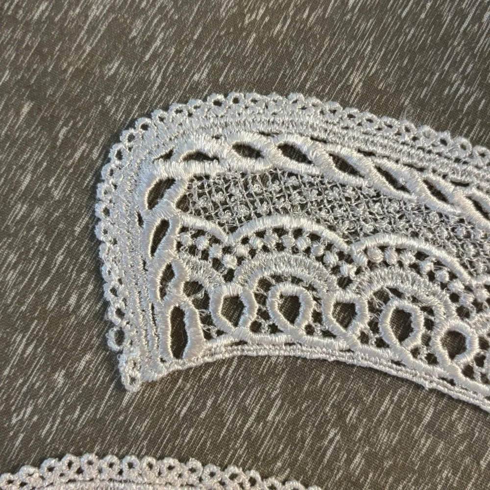 Vintage White Guipure Lace Collar Applique Trim Pair
